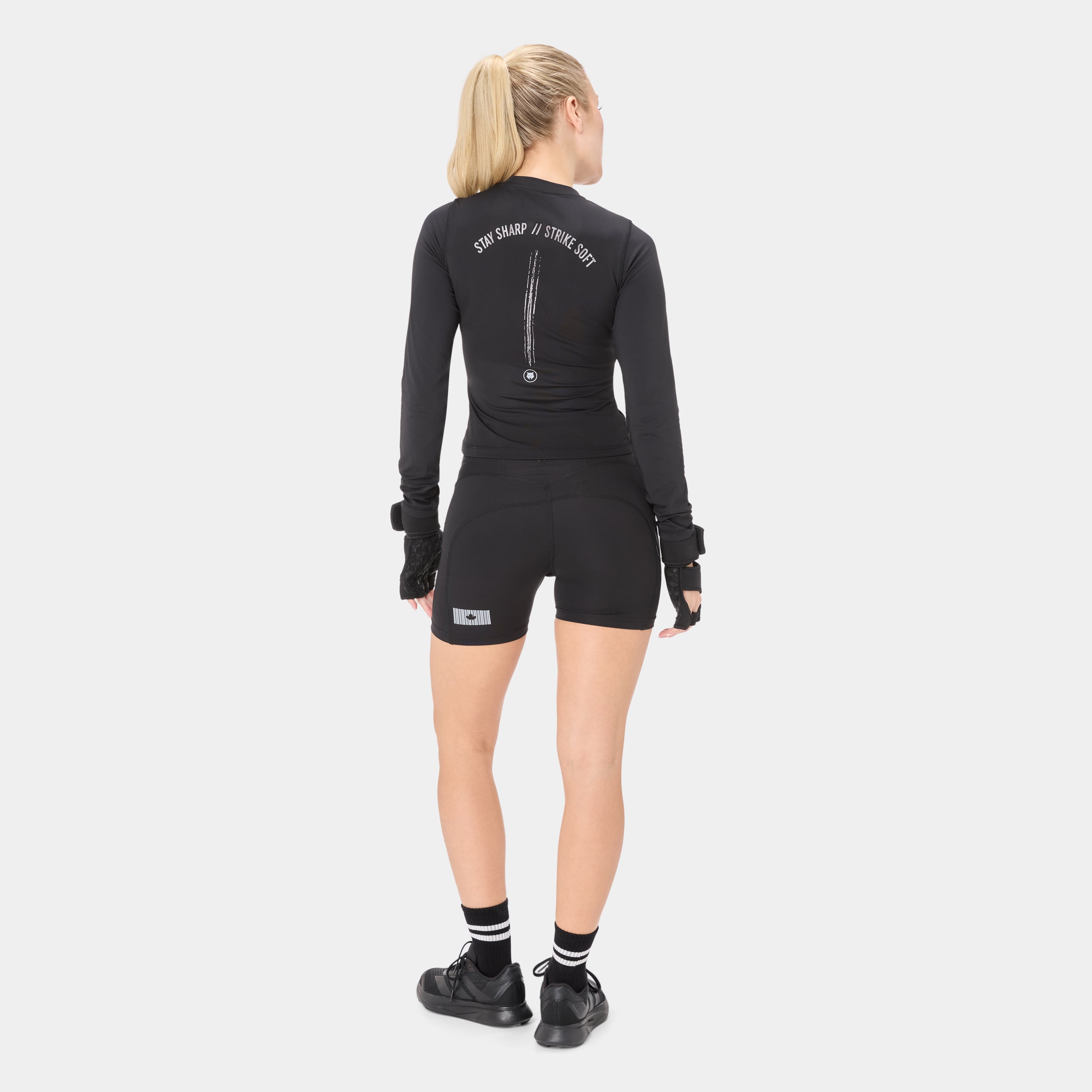 CTRLFORM_03 LONG SLEEVE TOP — WAR BLACK — Side/detail angle