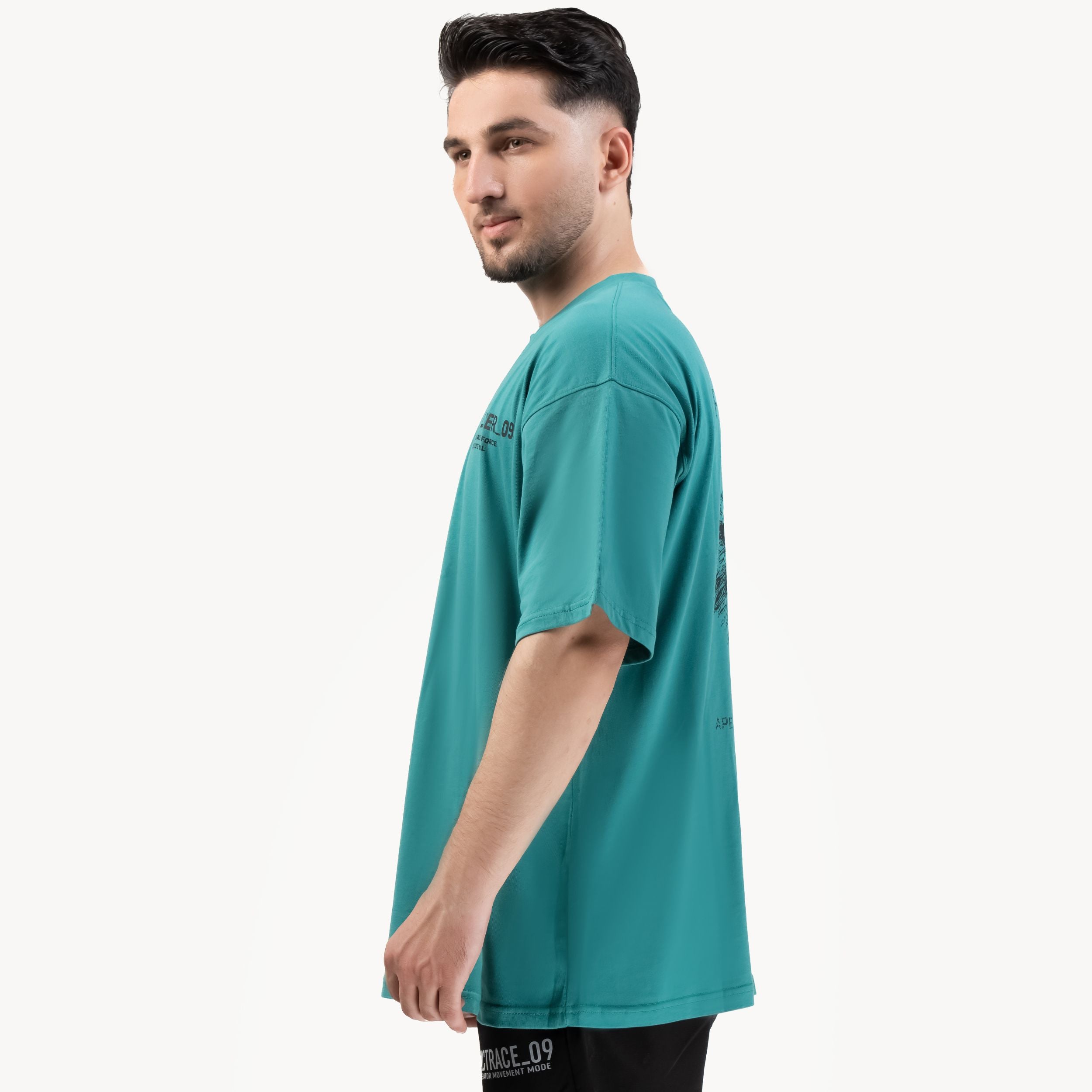 SILENCER 09 OVERSIZE TEE — ROUGE GREEN — angle 4 view, SILENCER 09 OVERSIZE TEE — ROUGE GREEN