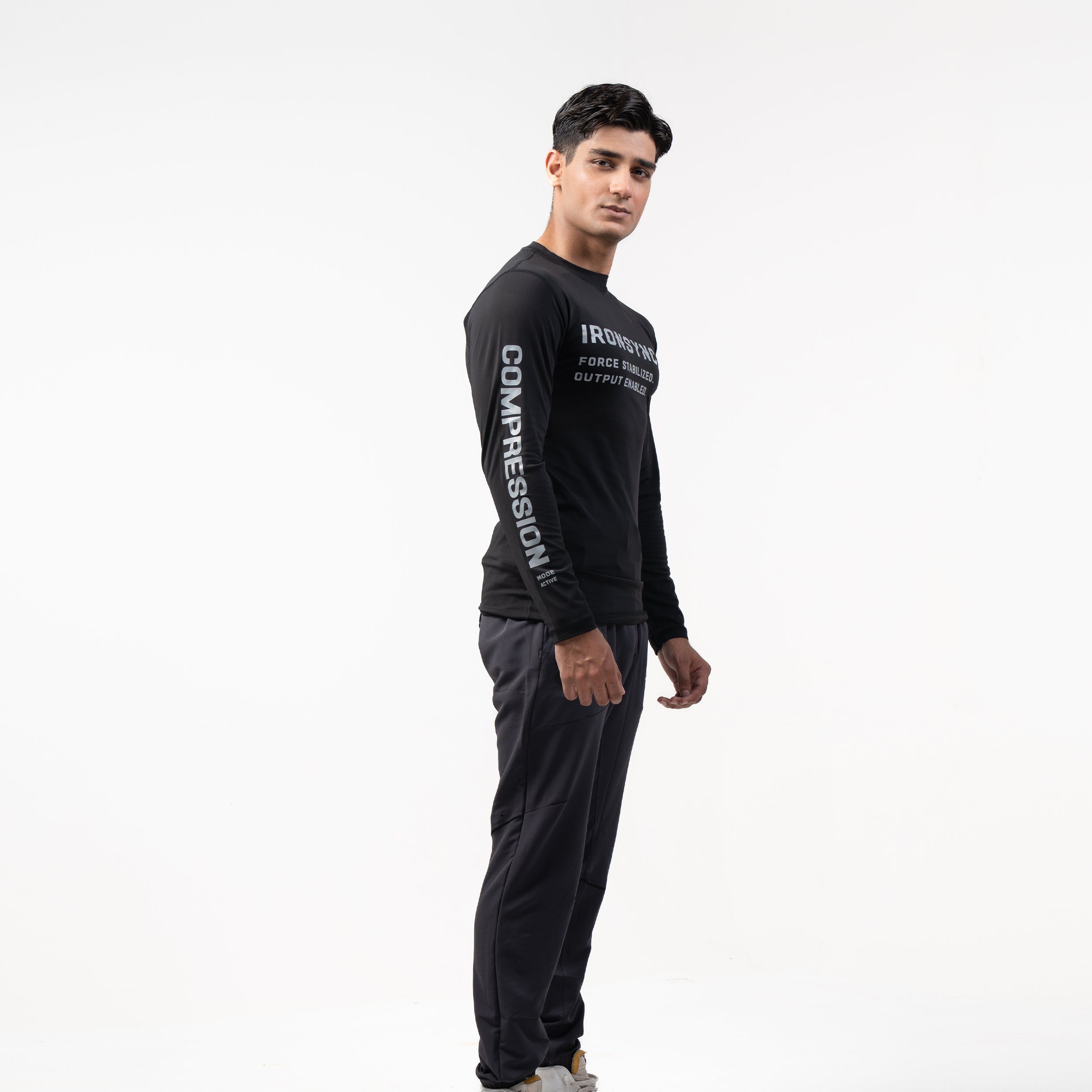 Ironsync_11 - war black — Full-body side profile, COMPRESSION sleeve print prominent with dark pants