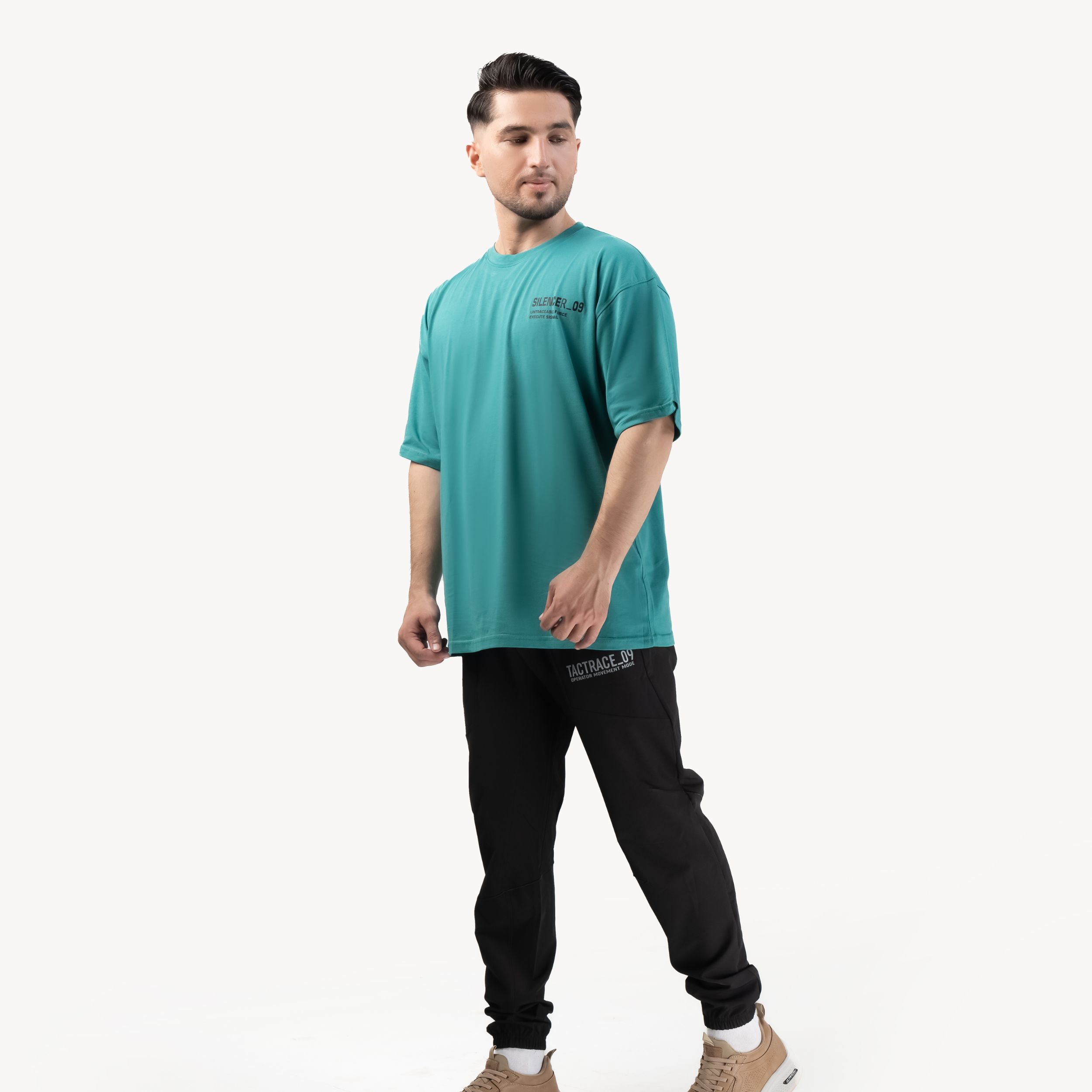 SILENCER 09 OVERSIZE TEE — ROUGE GREEN — side/detail view, SILENCER 09 OVERSIZE TEE — ROUGE GREEN
