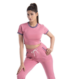 Haut court à bordures roses