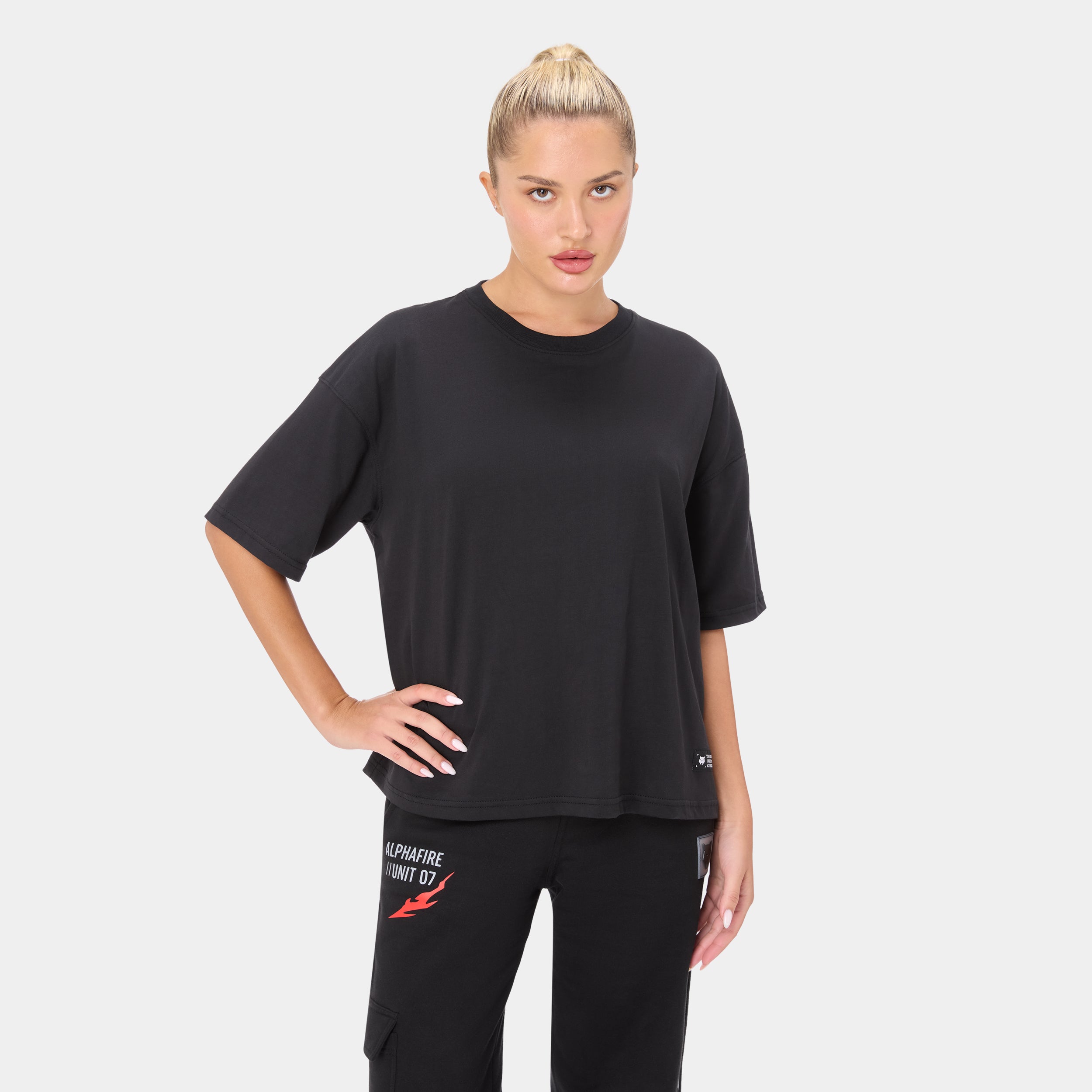 SHEWOLF_09 OVERSIZED TEE — WAR BLACK